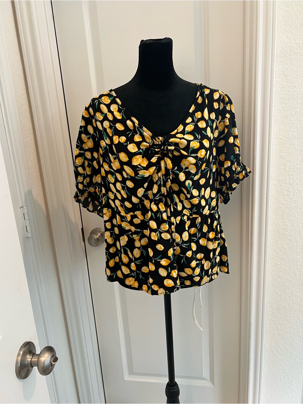 Liberty Love Black Lemon-Print Tie-Front Blouse 1XL